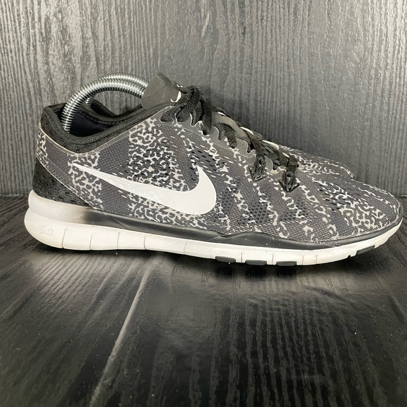 Nike Shoes - Nike FREE TR FIT 5 Women’s size 9